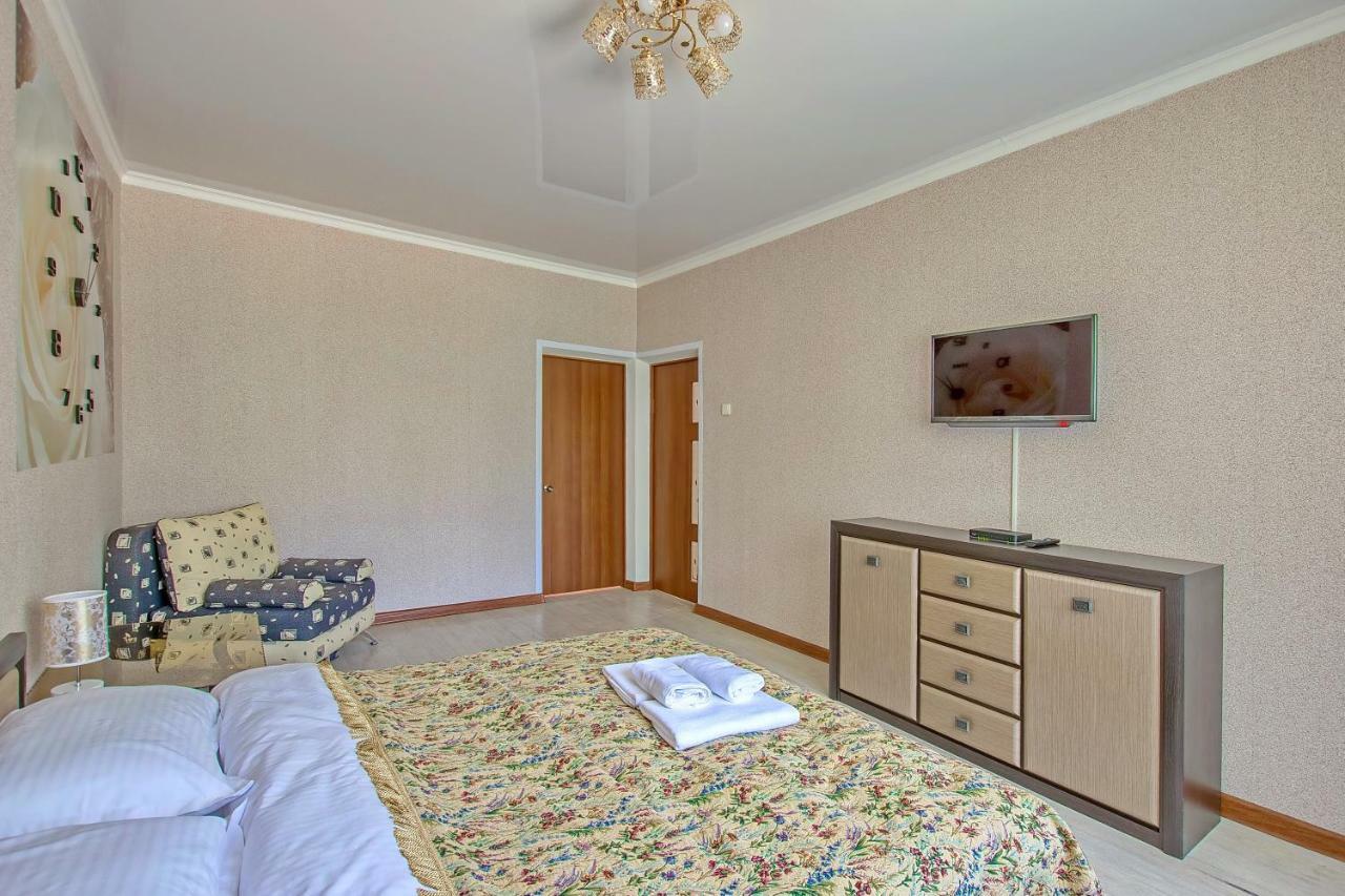 Cozy Apartment On Rozybakiev 145. Atakent Almaty Bagian luar foto