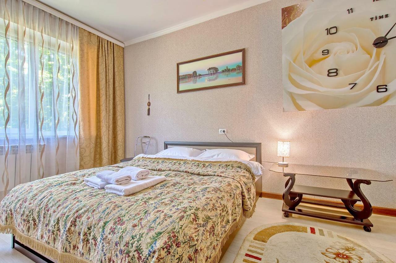 Cozy Apartment On Rozybakiev 145. Atakent Almaty Bagian luar foto